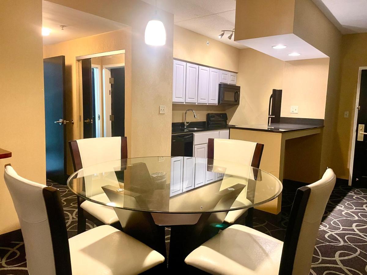 Park Manor Hotel คลิฟตันพาร์ค ภายนอก รูปภาพ A kitchen in a suite at the Hilton San Francisco