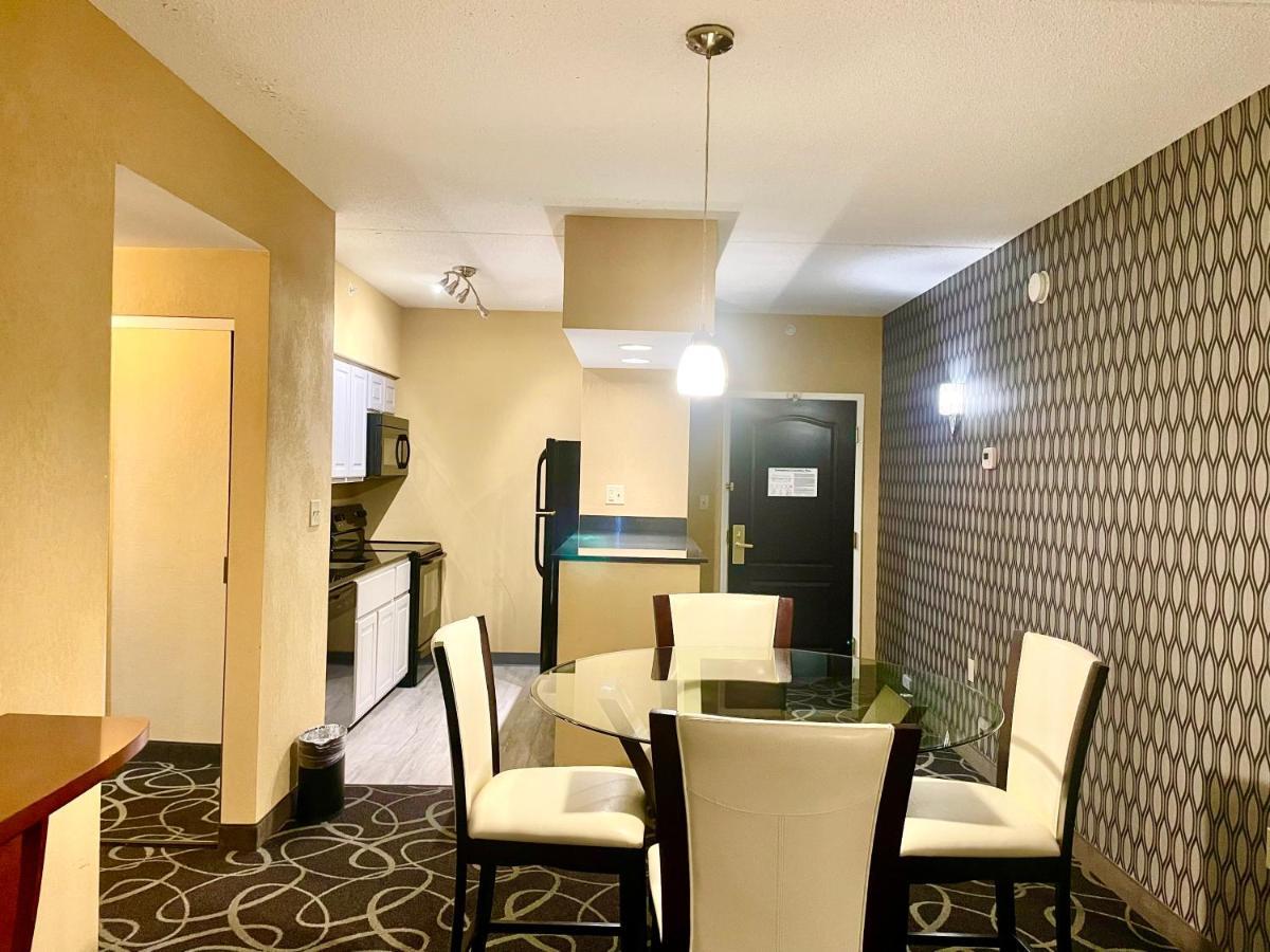 Park Manor Hotel คลิฟตันพาร์ค ภายนอก รูปภาพ A suite at the Hilton Garden Inn in San Francisco