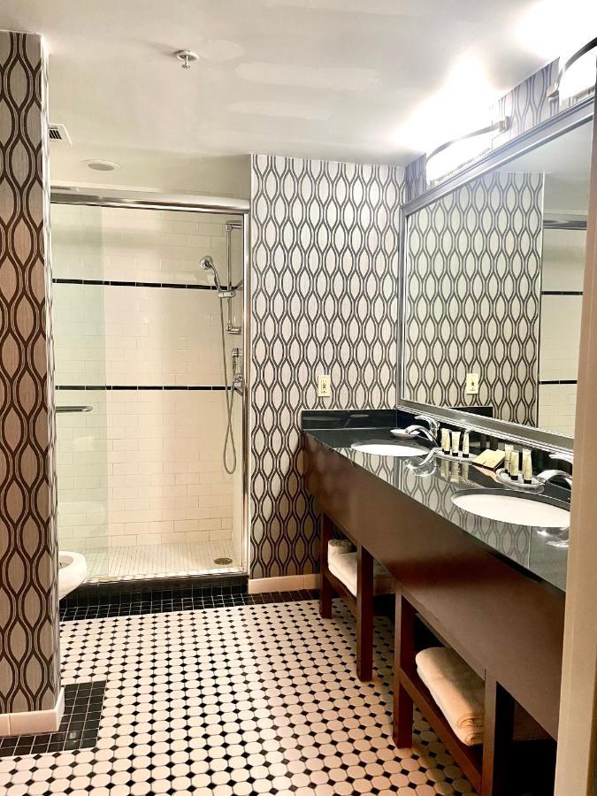 Park Manor Hotel คลิฟตันพาร์ค ภายนอก รูปภาพ A bathroom in a hotel