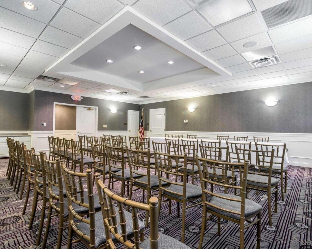 Park Manor Hotel คลิฟตันพาร์ค ภายนอก รูปภาพ The ballroom at the 2016 National Society Daughters of the American Colonists Conference