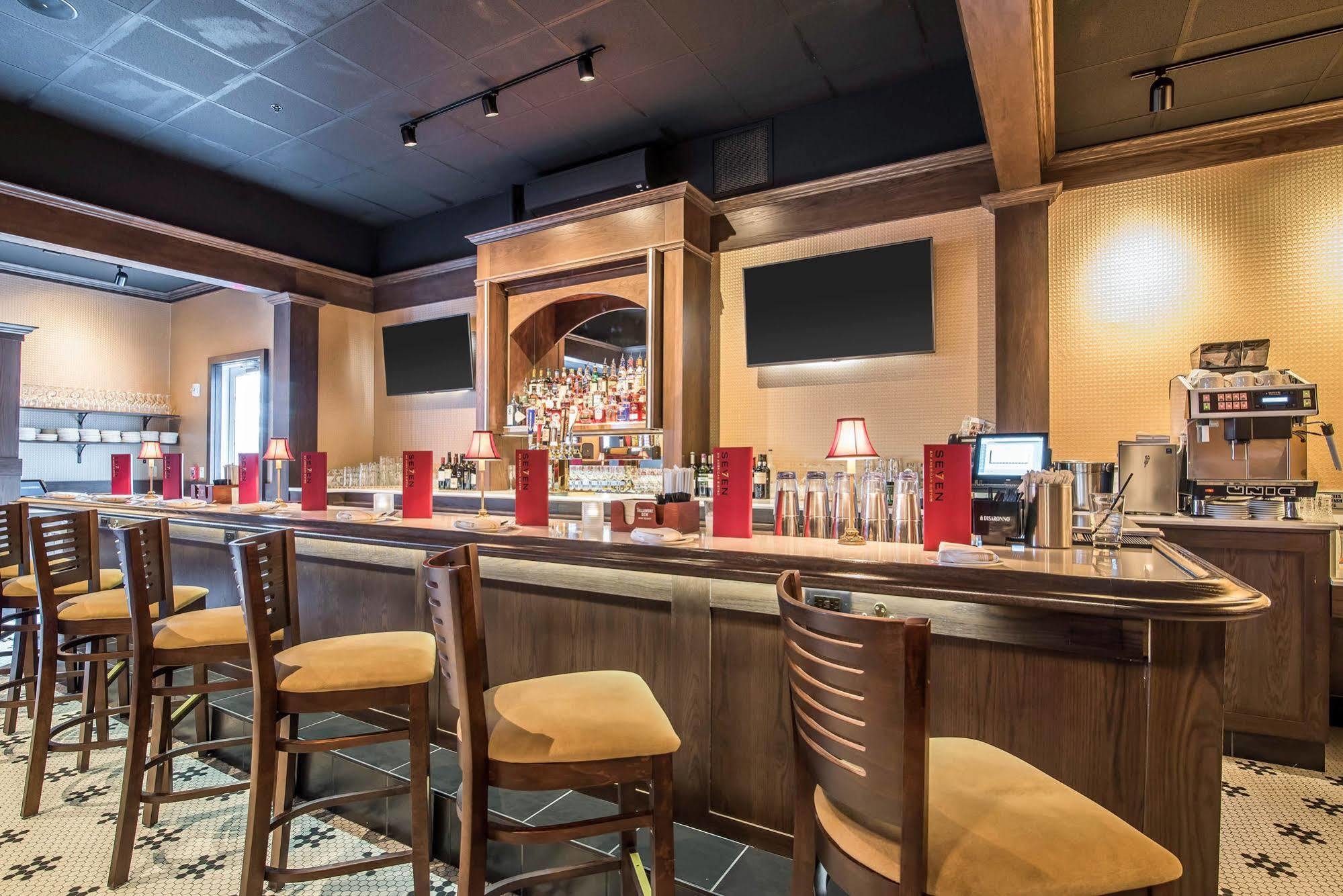 Park Manor Hotel คลิฟตันพาร์ค ภายนอก รูปภาพ The bar at the restaurant