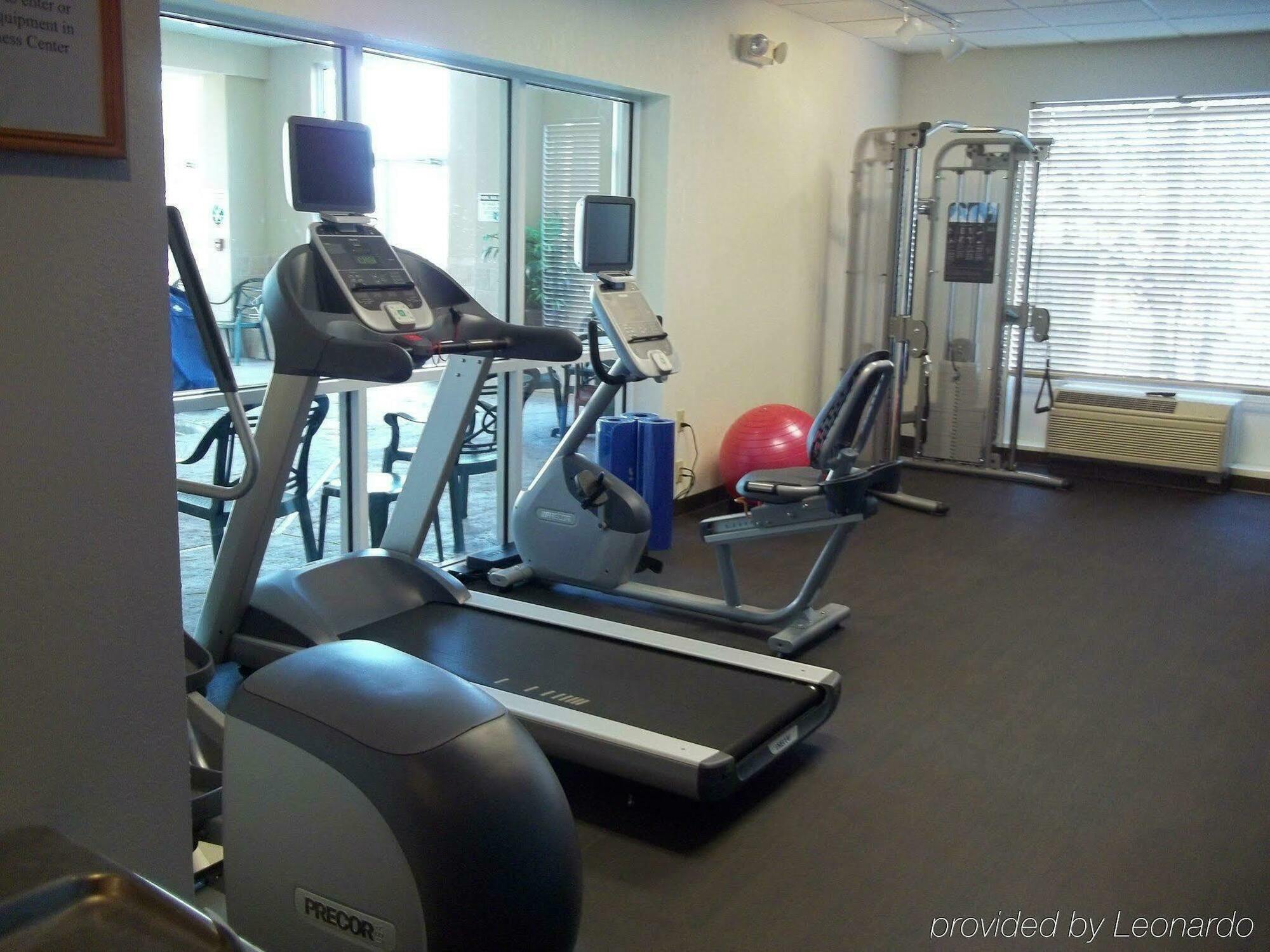 Park Manor Hotel คลิฟตันพาร์ค ภายนอก รูปภาพ A typical gym